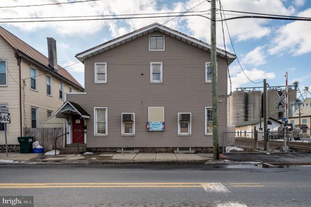 102 S RICHMOND ST, Fleetwood, PA 19522