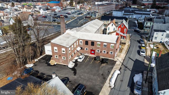 102 S RICHMOND ST, Fleetwood, PA 19522