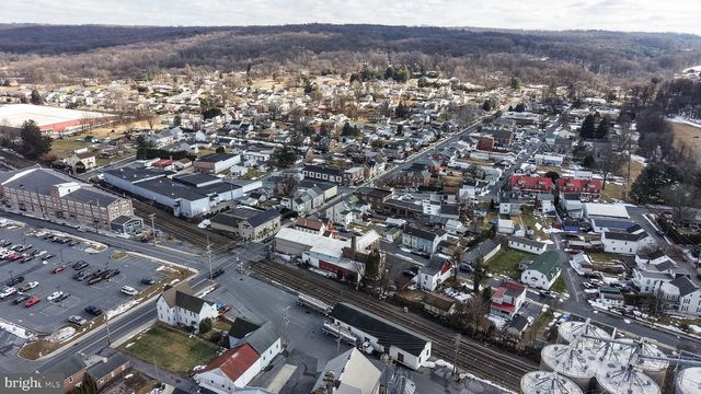 102 S RICHMOND ST, Fleetwood, PA 19522