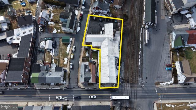 102 S RICHMOND ST, Fleetwood, PA 19522