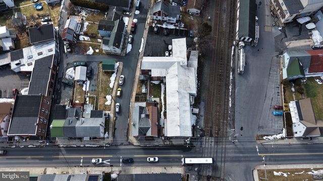 102 S RICHMOND ST, Fleetwood, PA 19522