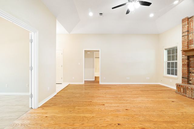 239 Deer Valley Drive, Powderly, TX 75473