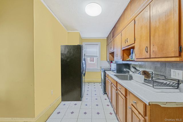 63 E Seaman Avenue, Freeport, NY 11520