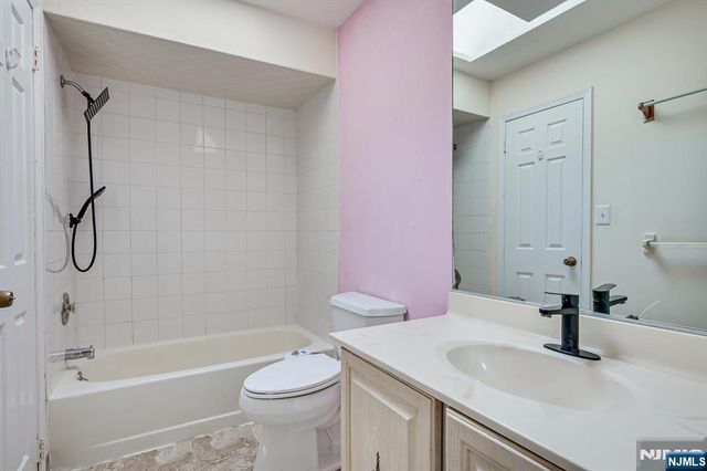 503 Timber Oaks Road 503, Edison, NJ 08820