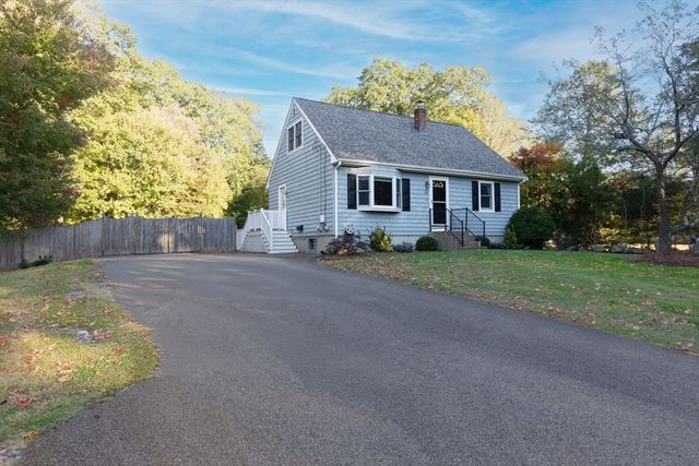 61 Suffolk St, Whitman, MA 02382