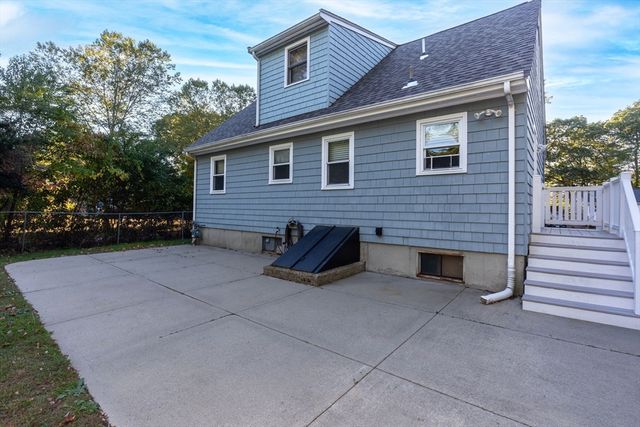 61 Suffolk St, Whitman, MA 02382