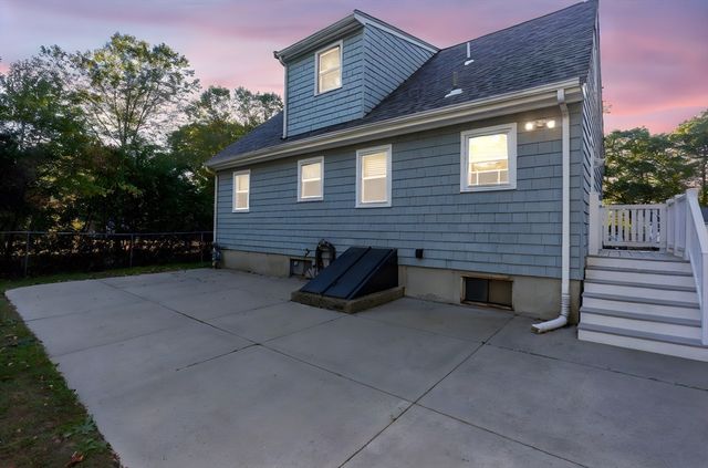 61 Suffolk St, Whitman, MA 02382