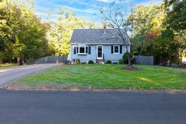 61 Suffolk St, Whitman, MA 02382