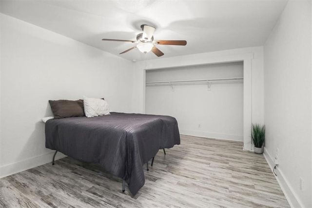 1111 W 46th Street 24, Kansas City, MO 64112