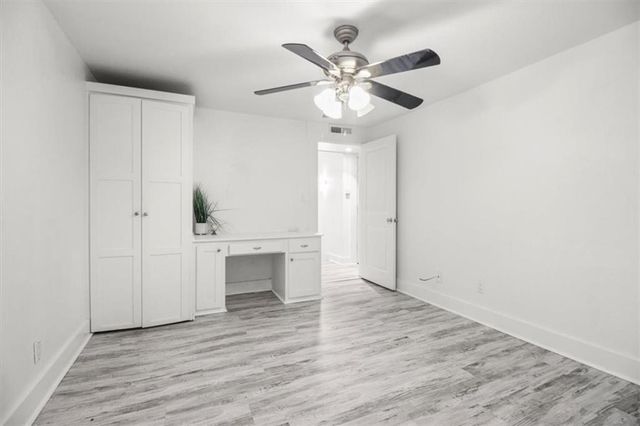 1111 W 46th Street 24, Kansas City, MO 64112
