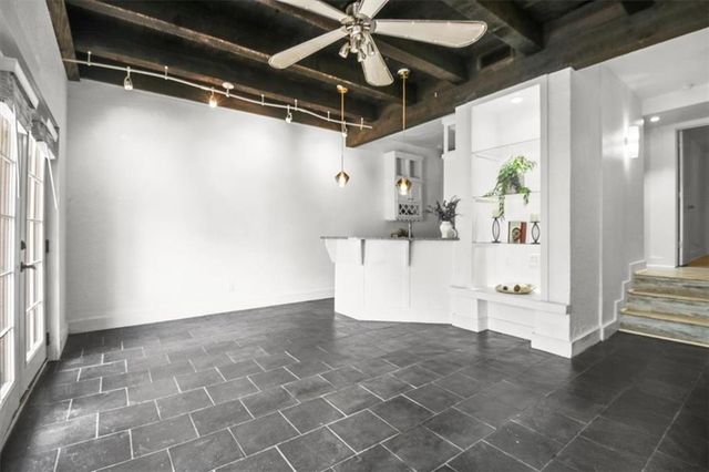 1111 W 46th Street 24, Kansas City, MO 64112