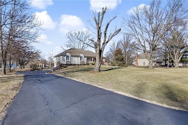 19430 Hardy Street, Stilwell, KS 66085