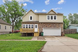 131 10th Street, West Des Moines, IA 50265