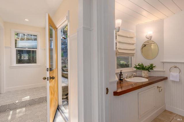 232 Sunnyside Ave, Sonoma, CA 95476