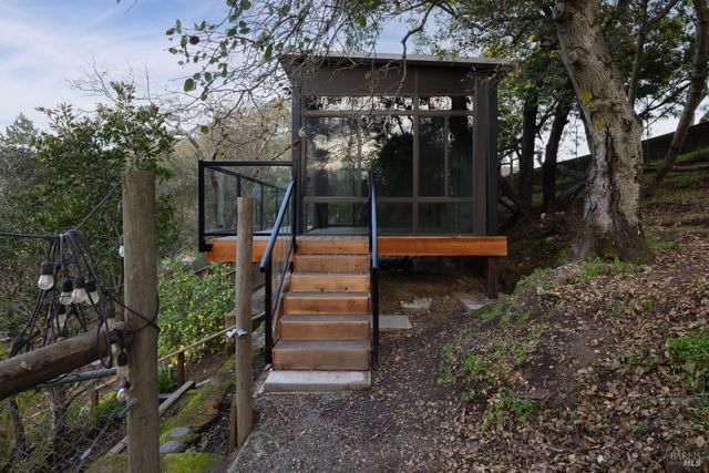 232 Sunnyside Ave, Sonoma, CA 95476