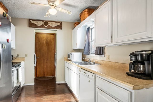 3 Holt Lane, Bella Vista, AR 72715