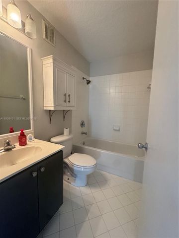 3390 NE 10th St 201, Homestead, FL 33033