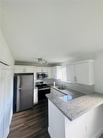 3390 NE 10th St 201, Homestead, FL 33033