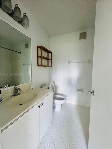 3390 NE 10th St 201, Homestead, FL 33033