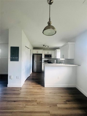 3390 NE 10th St 201, Homestead, FL 33033