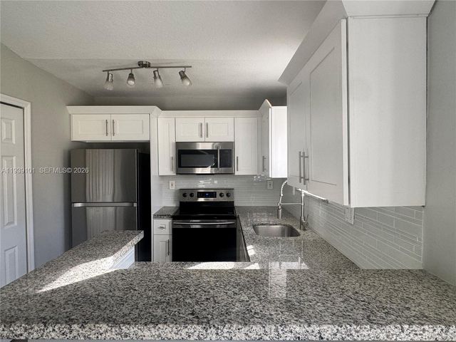 3390 NE 10th St 201, Homestead, FL 33033