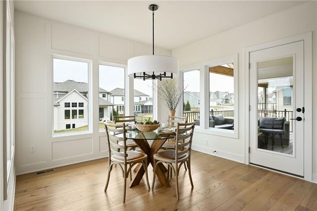 205 NW Lovins Drive, Lee's Summit, MO 64081