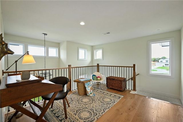 205 NW Lovins Drive, Lee's Summit, MO 64081