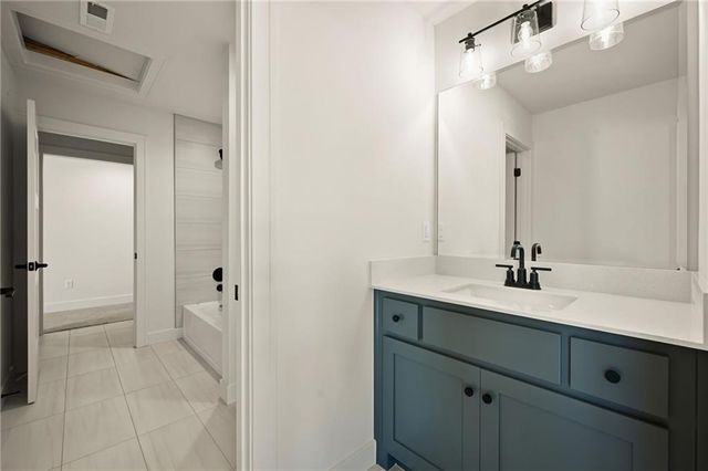 205 NW Lovins Drive, Lee's Summit, MO 64081