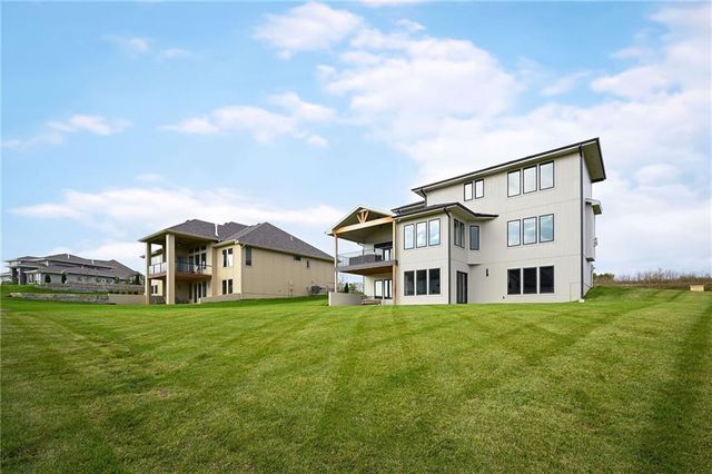 205 NW Lovins Drive, Lee's Summit, MO 64081