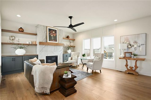 205 NW Lovins Drive, Lee's Summit, MO 64081