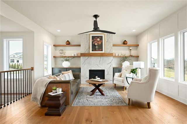 205 NW Lovins Drive, Lee's Summit, MO 64081