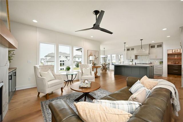 205 NW Lovins Drive, Lee's Summit, MO 64081