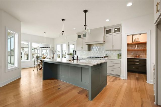 205 NW Lovins Drive, Lee's Summit, MO 64081