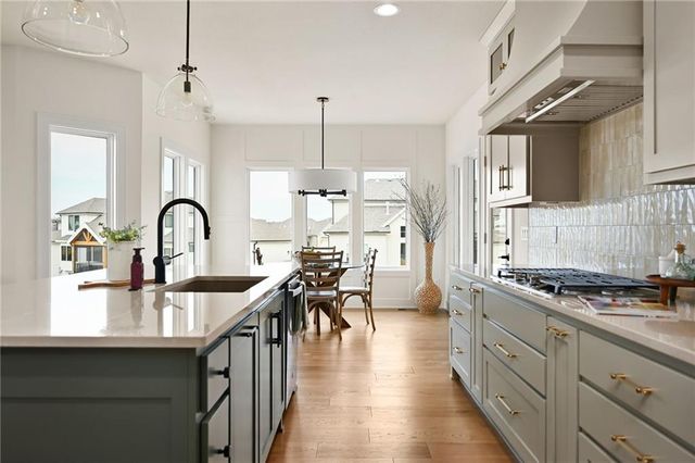 205 NW Lovins Drive, Lee's Summit, MO 64081