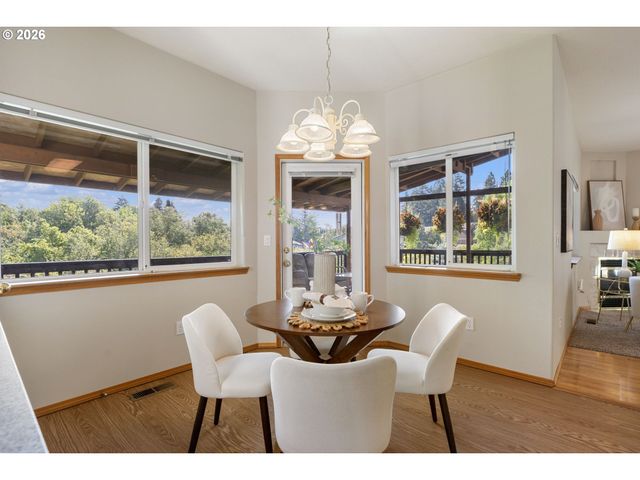8712 Sw WAKKILA Ter, Beaverton, OR 97007