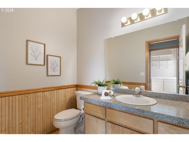 8712 Sw WAKKILA Ter, Beaverton, OR 97007