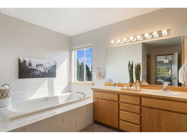 8712 Sw WAKKILA Ter, Beaverton, OR 97007