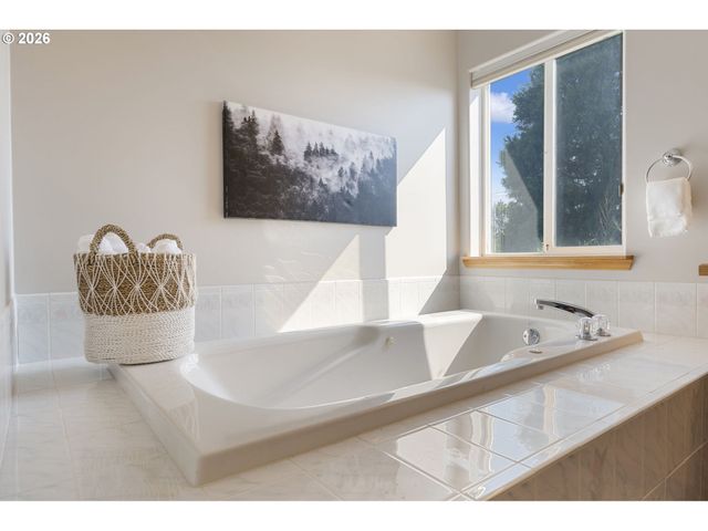 8712 Sw WAKKILA Ter, Beaverton, OR 97007