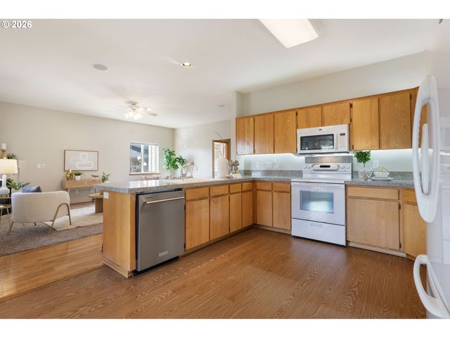 8712 Sw WAKKILA Ter, Beaverton, OR 97007