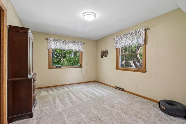 W326N6575 Sylvian DRIVE, Hartland, WI 53029