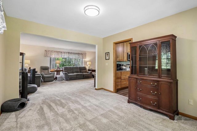 W326N6575 Sylvian DRIVE, Hartland, WI 53029