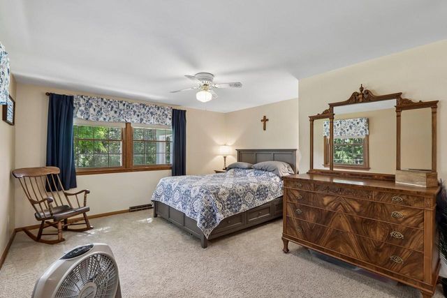 W326N6575 Sylvian DRIVE, Hartland, WI 53029