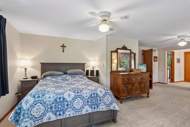 W326N6575 Sylvian DRIVE, Hartland, WI 53029