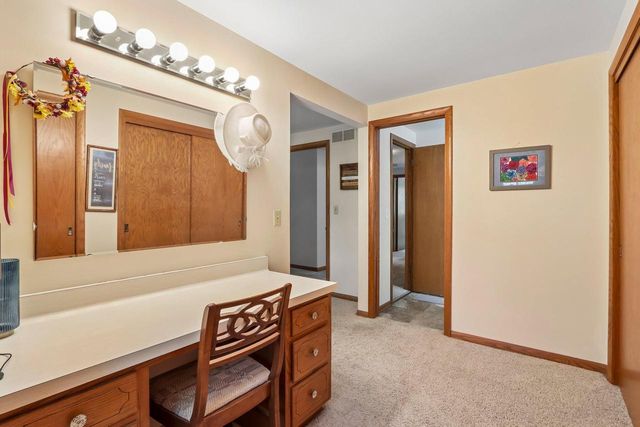 W326N6575 Sylvian DRIVE, Hartland, WI 53029