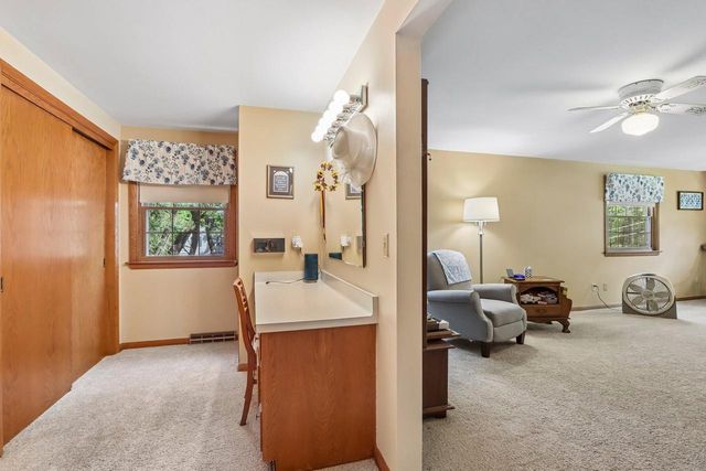 W326N6575 Sylvian DRIVE, Hartland, WI 53029