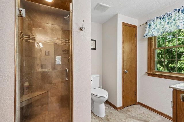 W326N6575 Sylvian DRIVE, Hartland, WI 53029