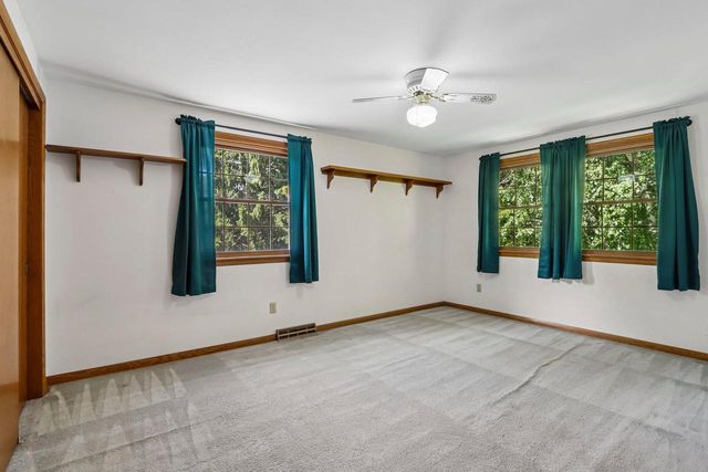 W326N6575 Sylvian DRIVE, Hartland, WI 53029