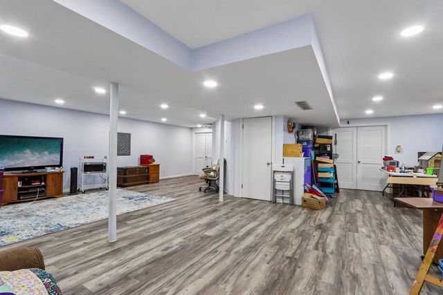 W326N6575 Sylvian DRIVE, Hartland, WI 53029
