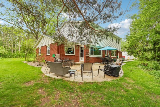 W326N6575 Sylvian DRIVE, Hartland, WI 53029