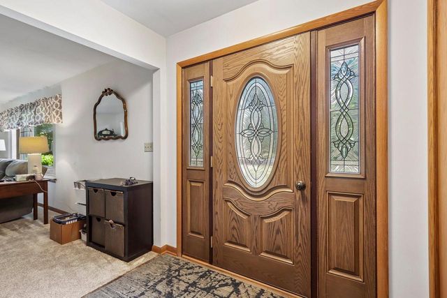 W326N6575 Sylvian DRIVE, Hartland, WI 53029